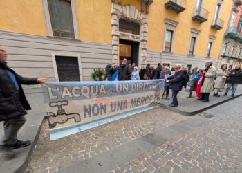 ABC Napoli, guerra sull’acqua pubblica: De Magistris attacca il sindaco Manfredi