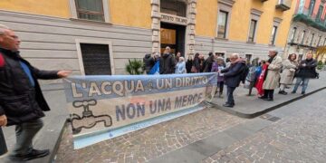 ABC Napoli, guerra sull’acqua pubblica: De Magistris attacca il sindaco Manfredi