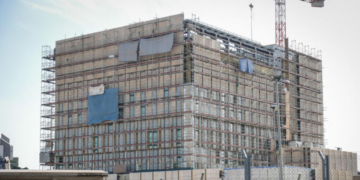 Lavoro e caporalato nei grandi cantieri, il caso Consolato USA a Milano e le parole di Di Franco (Fillea CGIL)