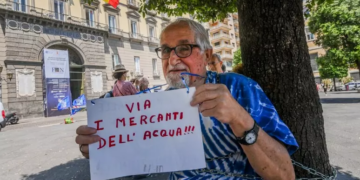 Acqua pubblica Napoli, esplode la battaglia politica: comitati contro Manfredi sul futuro di ABC