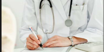 Medici di famiglia, svolta sul contratto: fino a 6 ore nelle Case di Comunità