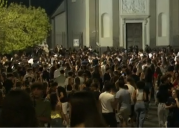 Notte prima degli esami, Napoli si riempie di studenti: festa e ansia al Belvedere di San Martino