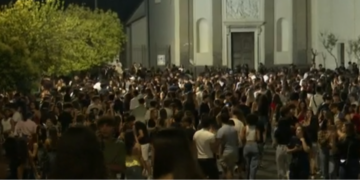 Notte prima degli esami, Napoli si riempie di studenti: festa e ansia al Belvedere di San Martino
