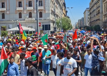 Napoli, 15mila in piazza: italiani e migranti uniti per i diritti