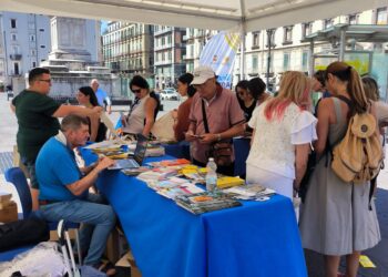Lavorare sotto il sole: a Napoli parte la mobilitazione contro i rischi del caldo