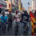 Caldo estremo e consegne a domicilio, i rider scendono in piazza: «Servono contratti veri»