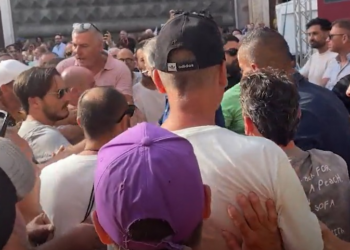 Napoli, promesse tradite sul lavoro: la piazza contesta Manfredi, Fico, Fratoianni, Schlein e Conte
