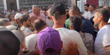 Napoli, promesse tradite sul lavoro: la piazza contesta Manfredi, Fico, Fratoianni, Schlein e Conte