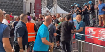 Napoli, Giorgia Meloni in soccorso del centrosinistra: quando la protesta fa paura, destra e sinistra si scoprono alleate