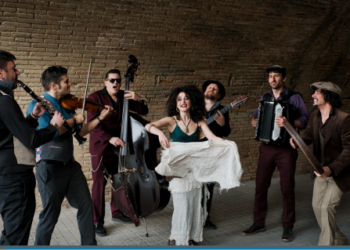 Musica al Castello 2026, al Maschio Angioino arrivano Barcelona Gipsy Balkan Orchestra, Quintorigo & John De Leo e Suzanne Vega