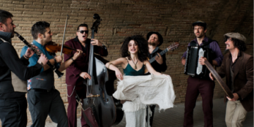 Musica al Castello 2026, al Maschio Angioino arrivano Barcelona Gipsy Balkan Orchestra, Quintorigo & John De Leo e Suzanne Vega