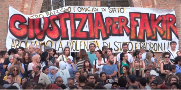 Bologna, caos in centro dopo la morte di Abderrahim Fakir: la piazza grida «Omicidio di Stato»
