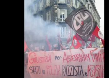 Morte Fakir, centinaia a Napoli in corteo contro gli abusi di Stato: «Giustizia e verità per Abderrahim»