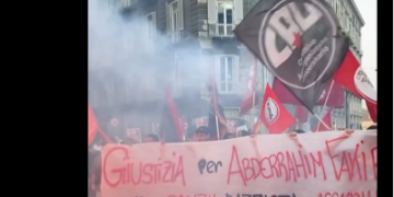 Morte Fakir, centinaia a Napoli in corteo contro gli abusi di Stato: «Giustizia e verità per Abderrahim»
