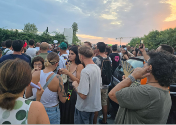 Campi Flegrei, rottura tra Governo e cittadini: fallisce il vertice in Prefettura, Pozzuoli apre simbolicamente l’hub