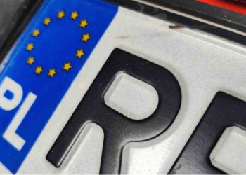 Targhe polacche a Napoli, scatta la stangata: dalla Polonia richieste di risarcimento milionarie