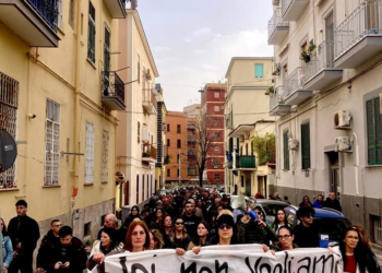 Campi Flegrei, l’emergenza senza fine: 300 sfollati a Pozzuoli e la rabbia dei cittadini. “Basta passerelle, serve la messa in sicurezza”