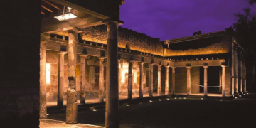 Pompei di notte nel segno di Dioniso: tornano le visite serali e il teatro di “Esopop”