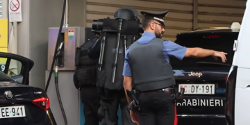 Dramma della casa venduta all’asta: 62enne si chiude in casa armato a San Giorgio a Cremano
