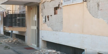 Pozzuoli, la trappola del Rione Artiaco: “Prigionieri nelle case lesionate dal terremoto”