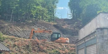 Scempio in Basilicata: 951 alberi abbattuti per costruire una pista da sci in plastica