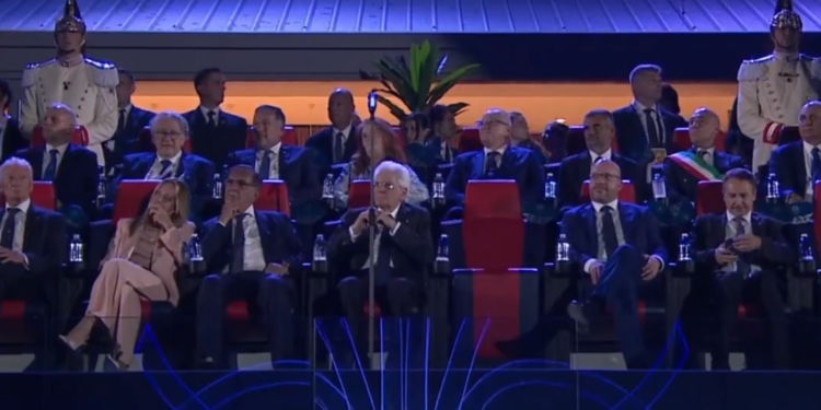 Giorgia Meloni fischiata a Taranto: dura contestazione ai Giochi del Mediterraneo