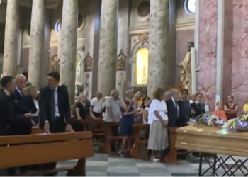 Guido Roviello, l’ultimo saluto in Duomo. Lagnese: «È morto nell’indifferenza»