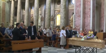 Guido Roviello, l’ultimo saluto in Duomo. Lagnese: «È morto nell’indifferenza»