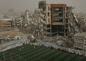 Censura a Deauville: rimossa la foto del calcio tra le macerie di Gaza