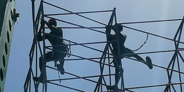 Lavori a 35 gradi in Piazza Plebiscito: operai sul cantiere del Comune nonostante l’ordinanza anti-caldo