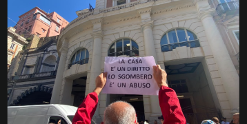 Pozzuoli, protesta dei residenti del Parco Artiaco davanti all’Acer