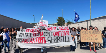Bagnoli, rivolta contro l’America’s Cup: corteo e stop ai cantieri