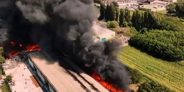Incendio Airola, Fico e Pecoraro sul posto: «Monitoraggio costante per tutelare cittadini e ambiente»