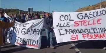 Trattori in strada contro il caro carburante: protesta in tutta Italia