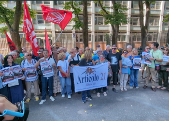 Rai, presidio a Napoli per Ranucci e Report: “Difendere la libertà di informazione”