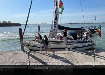 “La pace a Gaza è un’illusione”: l’affondo della Global Sumud Flotilla sbarca alla Mostra del Cinema