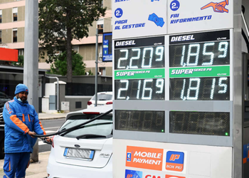Caro carburante, la Fiom Cgil Napoli chiede bonus benzina straordinari per i lavoratori
