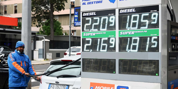 Caro carburante, la Fiom Cgil Napoli chiede bonus benzina straordinari per i lavoratori