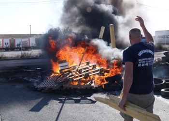 «L’Europa ci uccide»: rivolta dei marittimi francesi. Lecornu alza i sussidi ma è rivolta