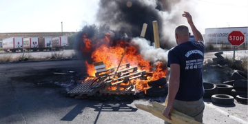 «L’Europa ci uccide»: rivolta dei marittimi francesi. Lecornu alza i sussidi ma è rivolta