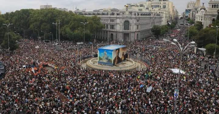 Spagna, una marea umana invade le piazze: migliaia in corteo contro il caro-affitti
