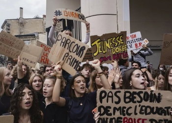 Francia, la rivolta degli studenti: “Non vogliamo morire in guerra, vogliamo studiare”
