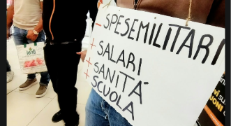 Afragola, carrelli vuoti contro il carovita: la protesta dell’USB alle Porte di Napoli
