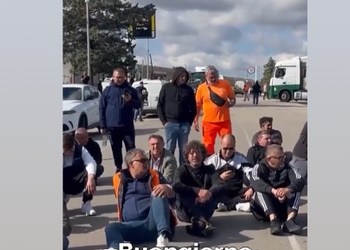 Protesta autotrasportatori sull’A1, traffico in tilt nel Casertano