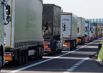 Caro carburanti, il Sud si ferma: tir in protesta, autostrade e porti nel caos