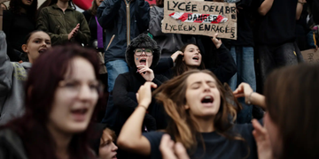 Francia, studenti in rivolta contro le disuguaglianze: “Non ci sono licei di serie A e di serie B”