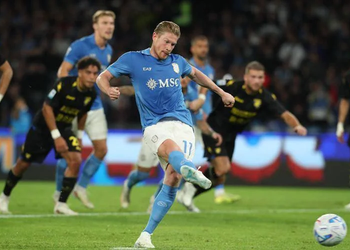 Napoli-Frosinone 3-0, De Bruyne e Lang trascinano gli azzurri