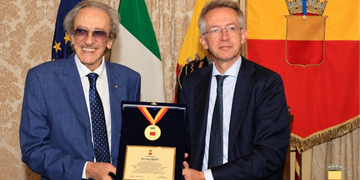 Napoli, il Sindaco Manfredi conferisce la Medaglia della Città all’attore Mariano Rigillo 