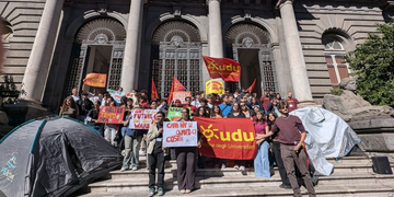 Napoli, protesta degli studenti contro il caro affitti: l’Udu mette le tende alla Federico II