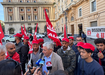 Salerno, 60 operai egiziani in Prefettura: Cgil in piazza, Cisl e Uil  assenti
